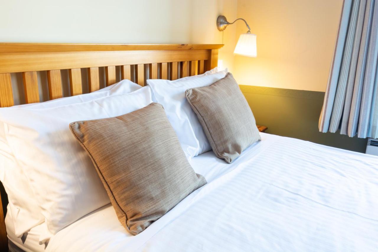 The Half Moon Inn And Country Lodge Yeovil Bagian luar foto