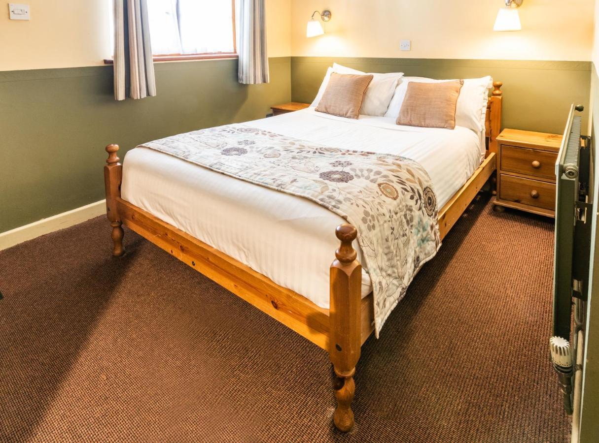 The Half Moon Inn And Country Lodge Yeovil Bagian luar foto