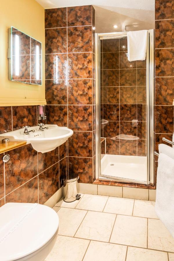 The Half Moon Inn And Country Lodge Yeovil Bagian luar foto