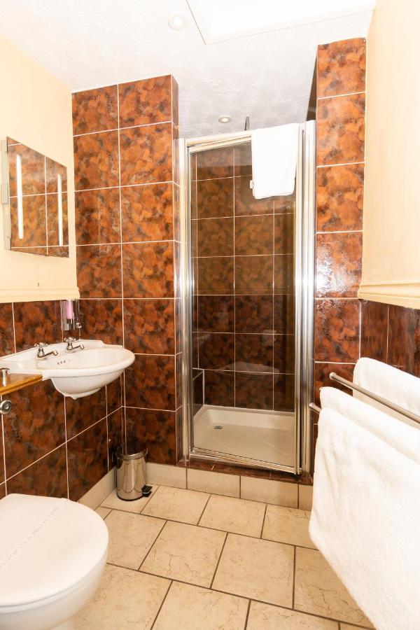 The Half Moon Inn And Country Lodge Yeovil Bagian luar foto