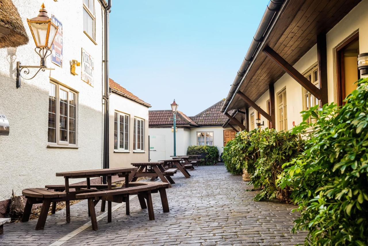 The Half Moon Inn And Country Lodge Yeovil Bagian luar foto