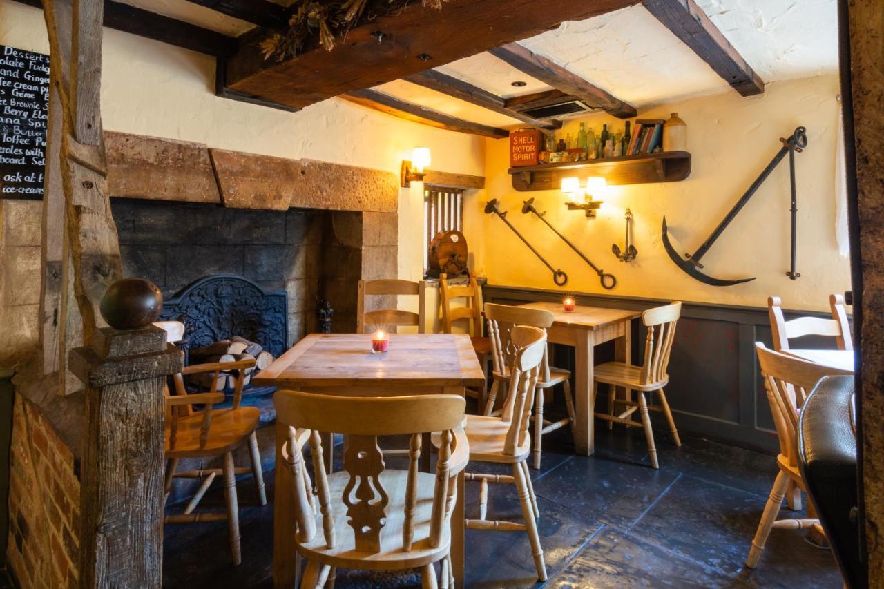 The Half Moon Inn And Country Lodge Yeovil Bagian luar foto